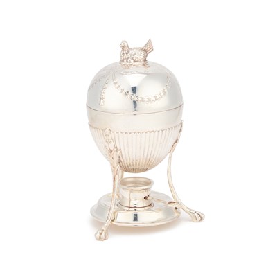 Lot 200 - A LATE VICTORIAN SILVER-PLATED EGG CODDLER