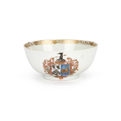 Lot 103 - A CHINESE ARMORIAL PORCELAIN BOWL