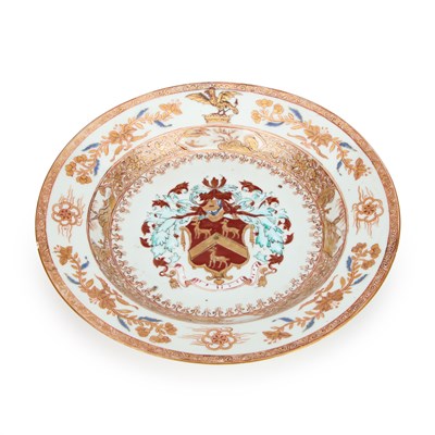 Lot 79 - A CHINESE ARMORIAL PORCELAIN PLATE