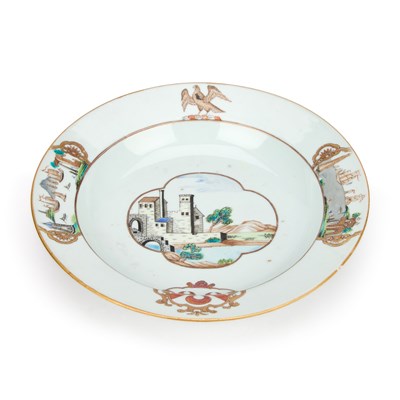 Lot 126 - A CHINESE ARMORIAL PORCELAIN PLATE