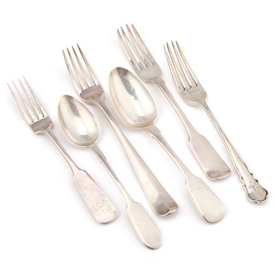 Lot 280 - A GROUP OF RUSSIAN, ENGLISH AND IRISH SILVER FORKS AND SPOONS
