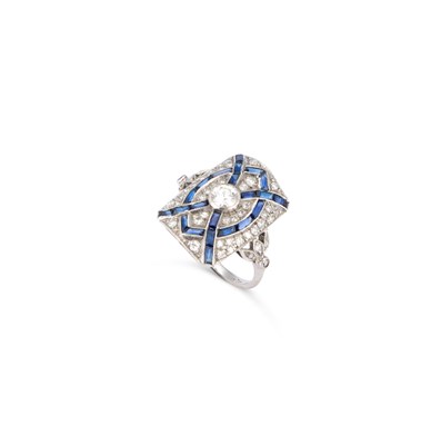 Lot 574 - AN 18 CARAT WHITE GOLD ART DECO STYLE SAPPHIRE AND DIAMOND RING