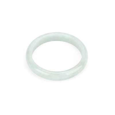 Lot 67 - A CHINESE JADE BANGLE