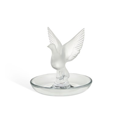 Lot 22 - A LALIQUE 'DOVE' CENDRIER