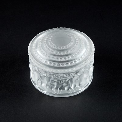 Lot 29 - A LALIQUE 'ENFANTS' BOX AND COVER