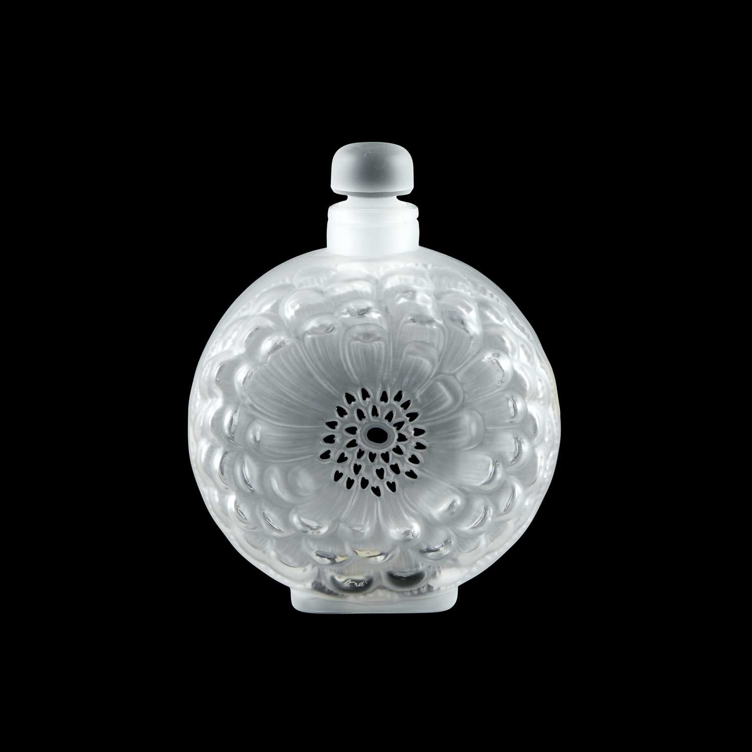 Lot 24 - A LALIQUE 'DAHLIA' SCENT BOTTLE AND STOPPER
