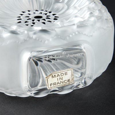 Lot 24 - A LALIQUE 'DAHLIA' SCENT BOTTLE AND STOPPER