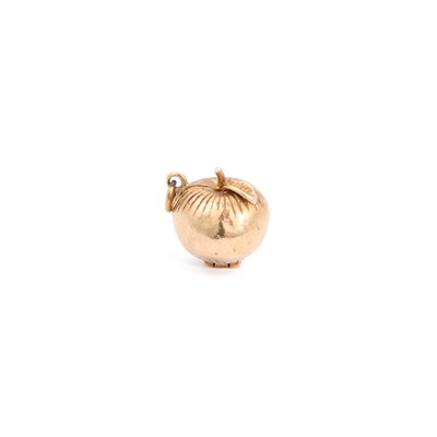 Lot 602 - A 9 CARAT GOLD ARTICULATED ADAM AND EVE APPLE CHARM PENDANT