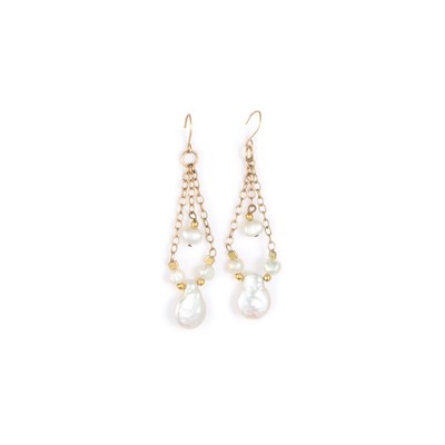 Lot 348 - A PAIR OF CULTURED PEARL PENDANT EARRINGS