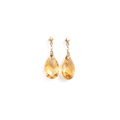 Lot 256 - A PAIR OF CITRINE PENDANT EARRINGS