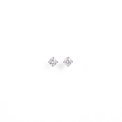 Lot 294 - A PAIR OF SOLITAIRE DIAMOND STUD EARRINGS