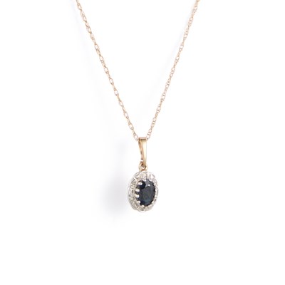 Lot 332 - A SAPPHIRE AND DIAMOND CLUSTER PENDANT ON CHAIN