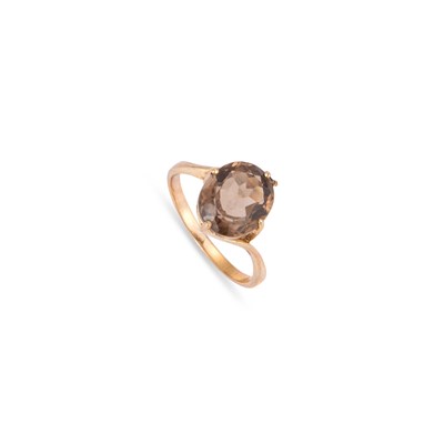 Lot 322 - A 9 CARAT GOLD SMOKY QUARTZ RING