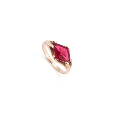 Lot 382 - A RED PASTE RING