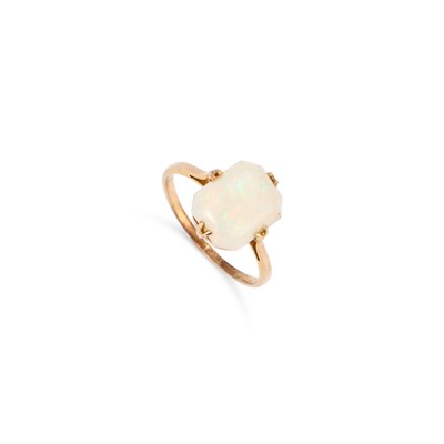 Lot 379 - AN OPAL RING