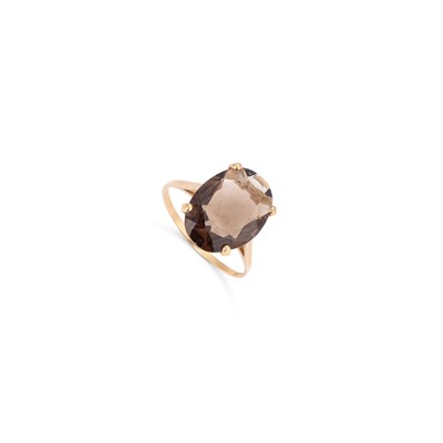 Lot 326 - A 9 CARAT GOLD SMOKY QUARTZ RING