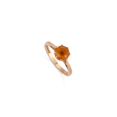 Lot 319 - A 9 CARAT GOLD CITRINE RING