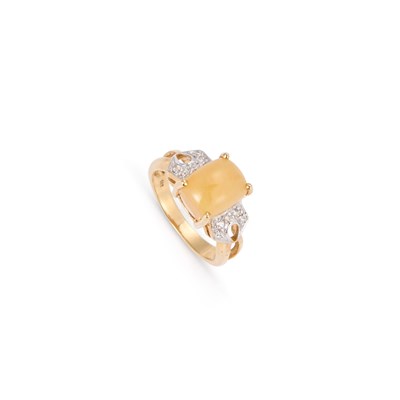 Lot 573 - AN OPAL RING