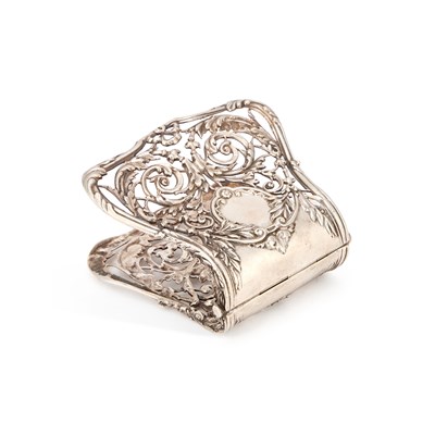 Lot 390 - A GEORGE V SILVER SANDWICH OR ASPARAGUS SERVER