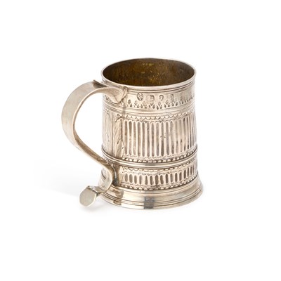 Lot 502 - A QUEEN ANNE SILVER MUG