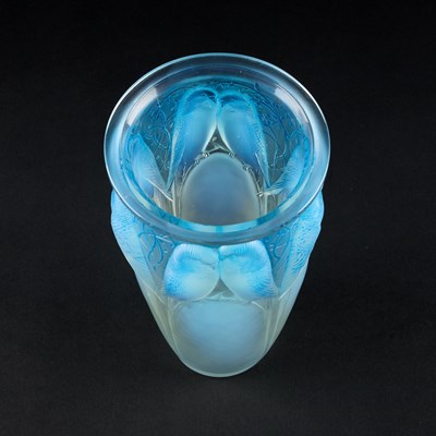 Lot 25 - RENÉ LALIQUE (FRENCH, 1860-1945), A 'CEYLAN' VASE
