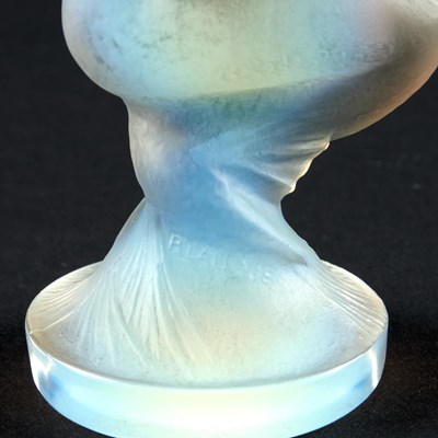 Lot 27 - RENÉ LALIQUE (FRENCH, 1860-1945), A 'SIRENE' CAR MASCOT