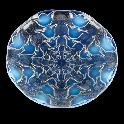 Lot 19 - RENÉ LALIQUE (FRENCH, 1860-1945), A 'CAMPANULES' DISH