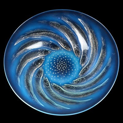 Lot 20 - RENÉ LALIQUE (FRENCH, 1860-1945), A 'POISSONS' DISH, NO. 1