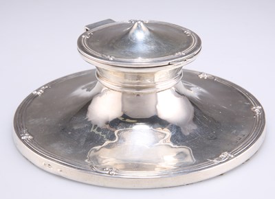 Lot 64 - AN EDWARDIAN SILVER CAPSTAN INKWELL