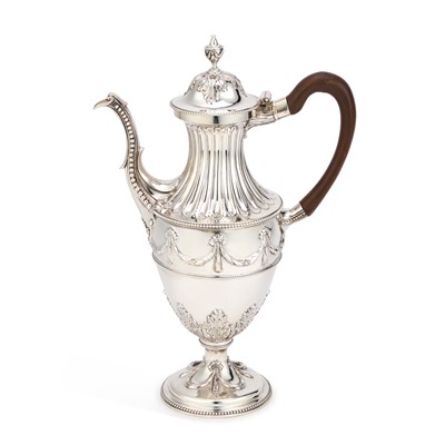 Lot 478 - A GEORGE III SILVER NEOCLASSICAL STYLE COFFEE POT
