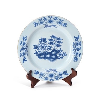 Lot 39 - AN 18TH CENTURY DELFT BLUE AND WHITE PLATE