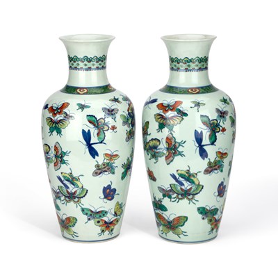 Lot 109 - A LARGE PAIR OF CHINESE PORCELAIN VASES