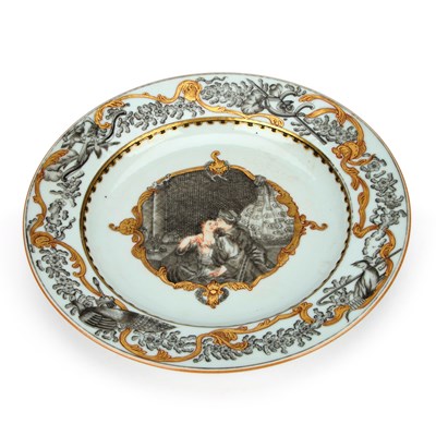 Lot 83 - A CHINESE GRISAILLE-DECORATED PORCELAIN PLATE