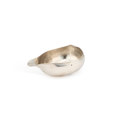 Lot 475 - A GEORGE III SILVER PAP BOAT