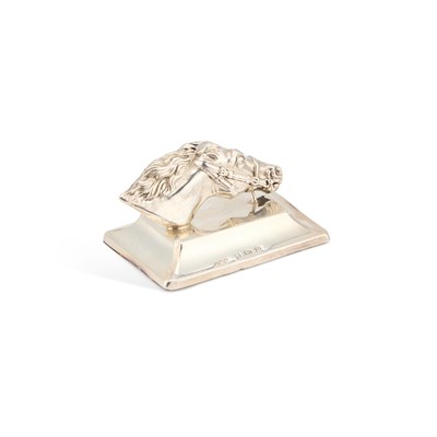 Lot 180 - A GEORGE V SILVER MENU HOLDER