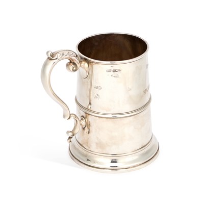 Lot 246 - A LARGE EDWARDIAN SILVER MUG