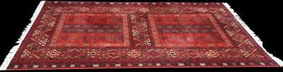 Lot 264 - A MACHINE-WOVEN CARPET