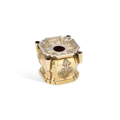 Lot 417 - A WILLIAM IV SILVER-GILT INKWELL