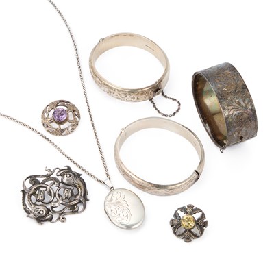 Lot 575 - A GROUP OF JEWELLERY
