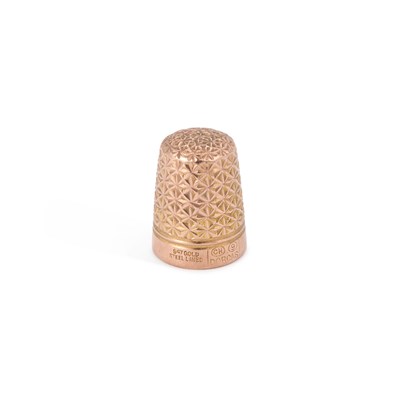 Lot 611 - A DORCAS GOLD CLAD STAR PATTERN THIMBLE