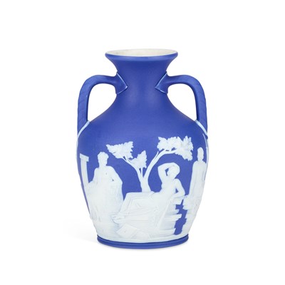 Lot 57 - A WEDGWOOD BLUE JASPER COPY OF THE PORTLAND VASE