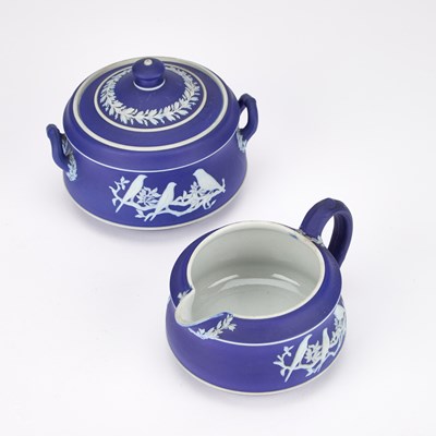 Lot 58 - A WEGDWOOD BLUE JASPER SUCRIER AND CREAM JUG