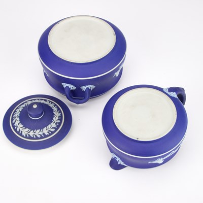 Lot 58 - A WEGDWOOD BLUE JASPER SUCRIER AND CREAM JUG