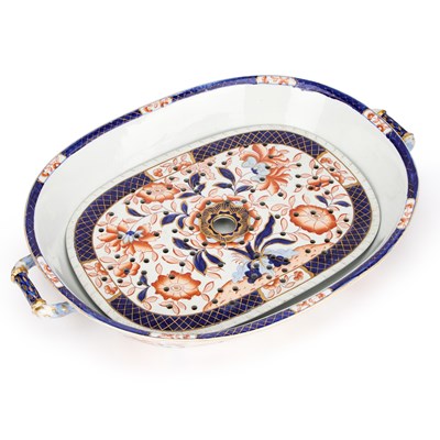 Lot 36 - AN EARLY 19TH CENTURY IRONSTONE CHINA DISH AND STRAINER