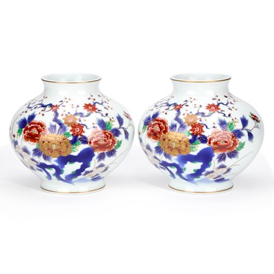 Lot 80 - A LARGE PAIR OF JAPANESE FUKAGAWA PORCELAIN VASES