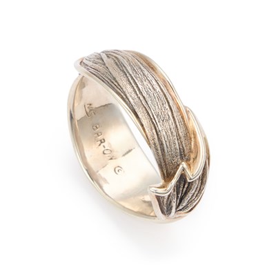 Lot 267 - AN ISRAELI TWISTED BANGLE