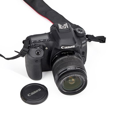 Lot 624 - A CANON EOS 80D DSLR CAMERA