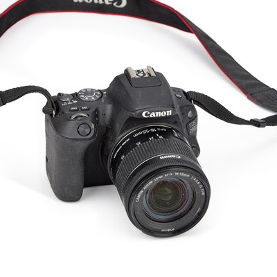 Lot 626 - A CANON EOS 200D DSLR CAMERA