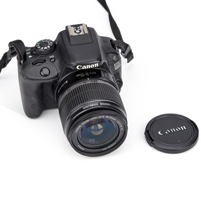 Lot 481 - A CANON EOS 100D DSLR CAMERA