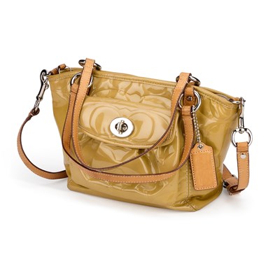 Lot 480 - A COACH LEAH PATENT LEATHER SIGNATURE CROSSBODY BAG